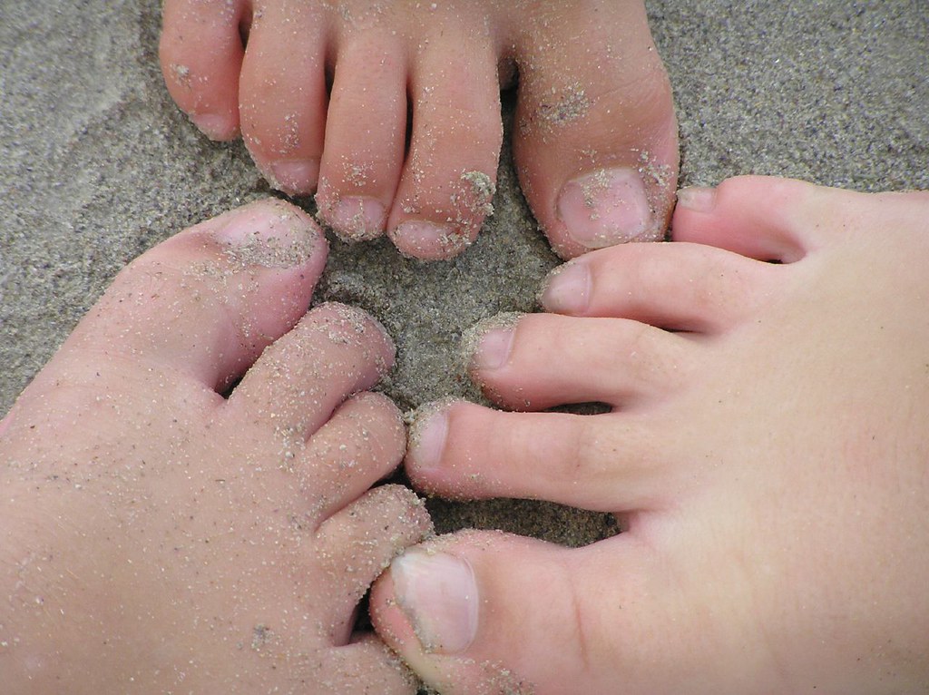 Toes between toes